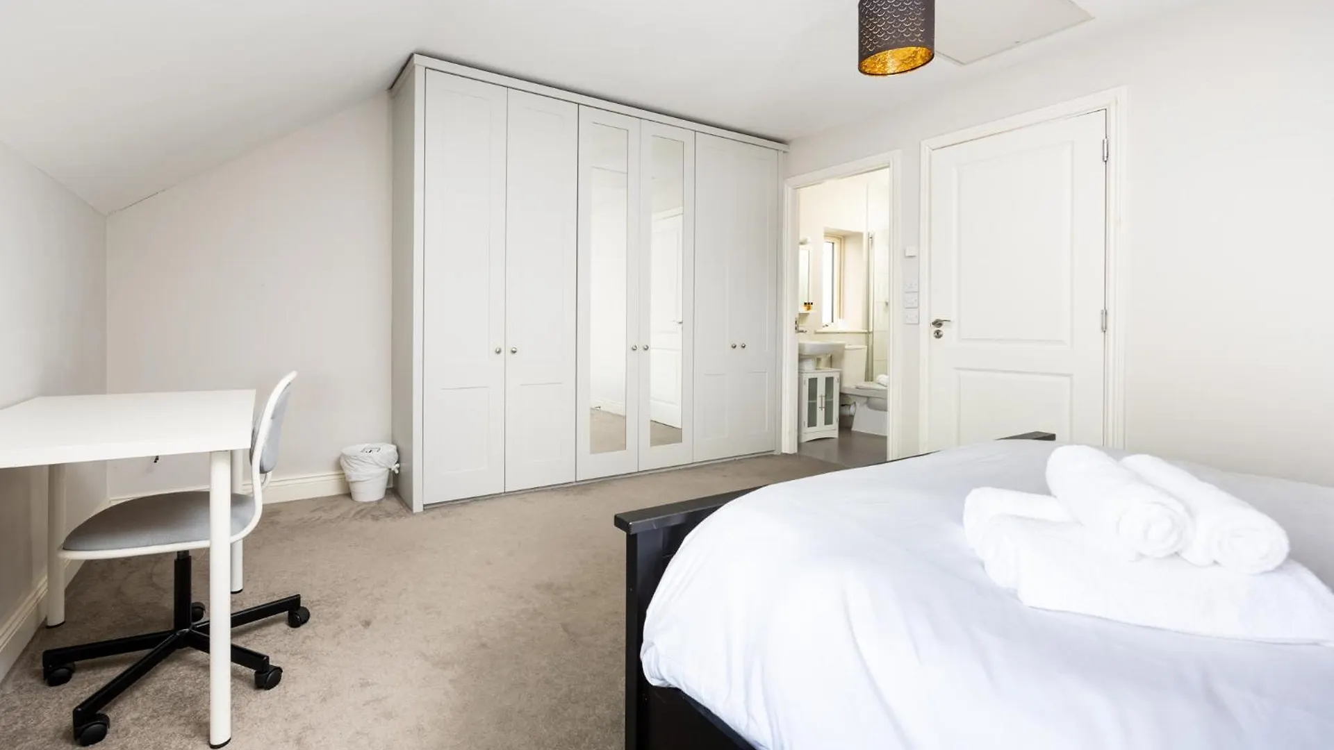 Contatti di Modern New Build In Dublin